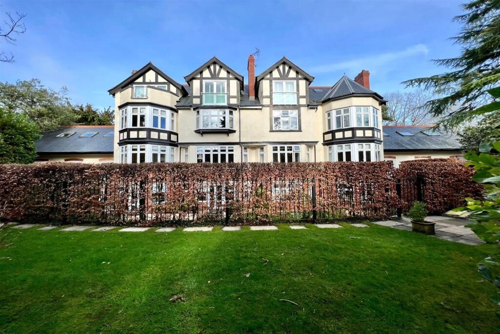 3 bedroom apartment for sale in Altenbrook, Harrop Road, Hale, WA15